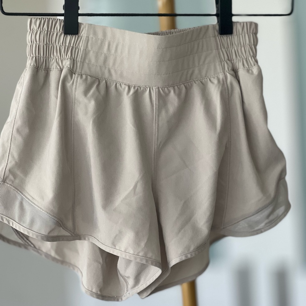 lululemon Hotty Hot High-Rise Lined Shorts 2.5”